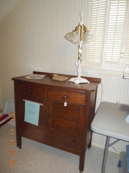 LOvely cabinet in excellent condition