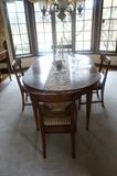 ETHAN ALLEN DINING ROOM TABLE