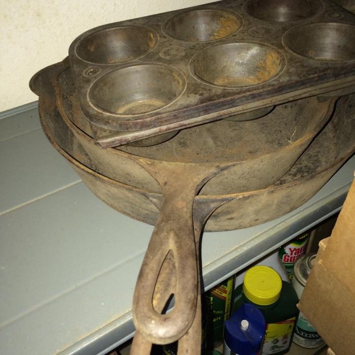 vintage cast iron cookware