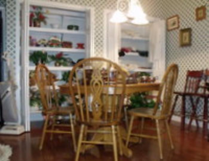 Pedestal kitchen table and chairs, bar stools, many floral arrangements and kitchen linens