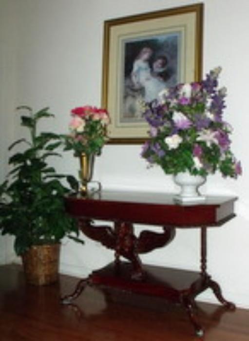 entry way table, floral arrangements