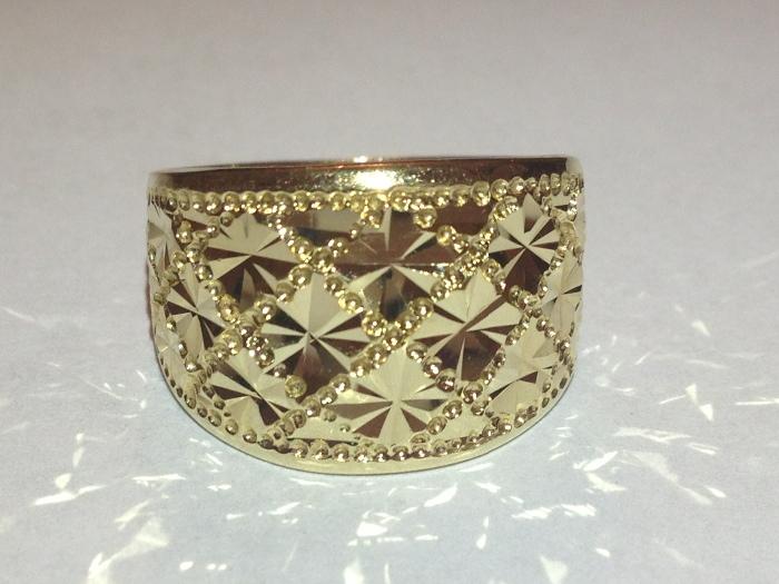 14K Gold Diamond Cut Ring