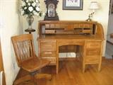 Fantastic antique 19th C. American quartersawn oak rolltop desk 