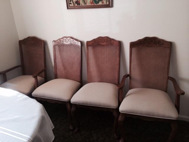 4 of 6 chairs to the dining room table