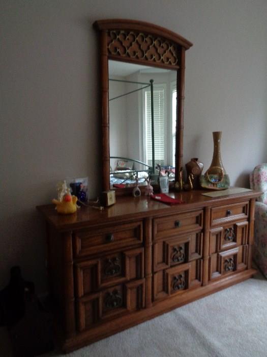 Thomasville dresser w/mirror