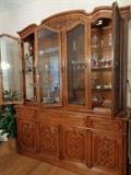Thomasville china hutch