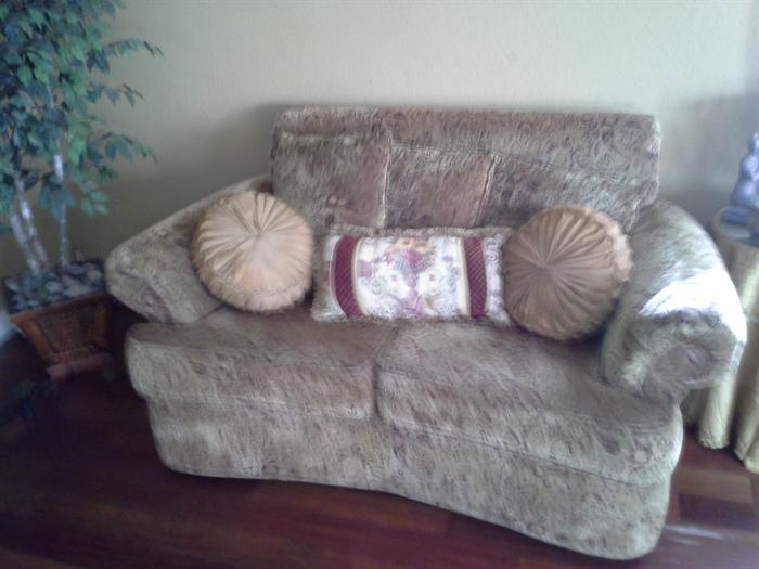Cute loveseat with pillows..NOW 60% OFF