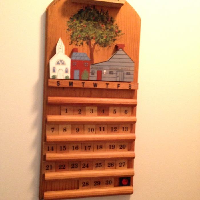 wooden calendar 