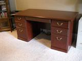 THIS PIECE IS NOT IN THIS SALE YOU WILL NEED TO CONTACT ME ON THIS PIECE.  THIS IS A TRADIONAL STYLED COMPITER DESK WITH A RICH MAHOGANY FINISH BUILT IN FILE CABINET 60" WIDE 29" DEEP