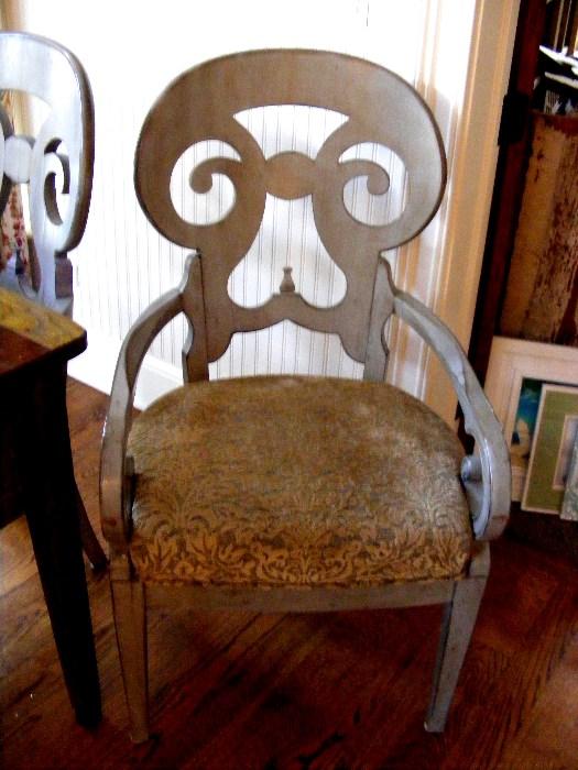 Wonderful Dining Chairs. Set of 7, all Captain Chairs with arms