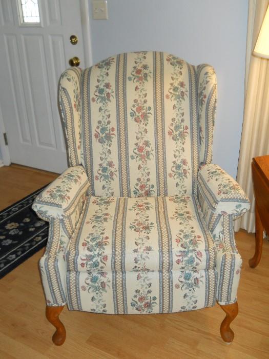 Broyhill living room chair (matches couch)