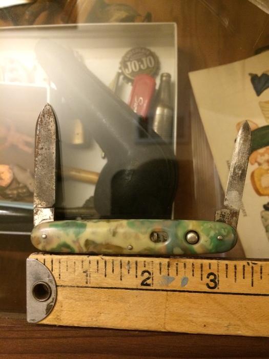 Schrade 2-blade button lock pocket knife