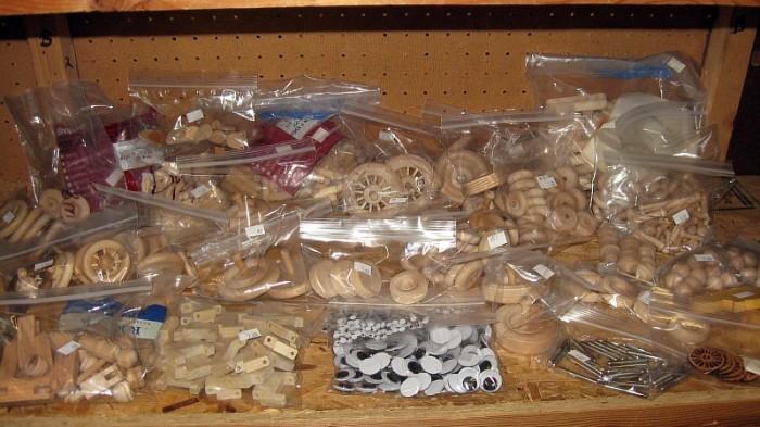 Wood wheels w/spokes & solid--Giggle eyes 3 sizes--pegs different sizes--metal pegs