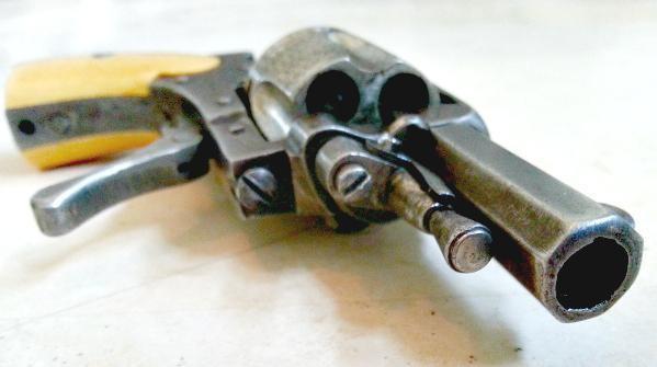 Small Velo Dog Revolver