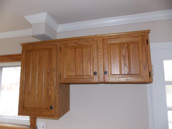 oak kitchen cabinets gas stove dishwasher