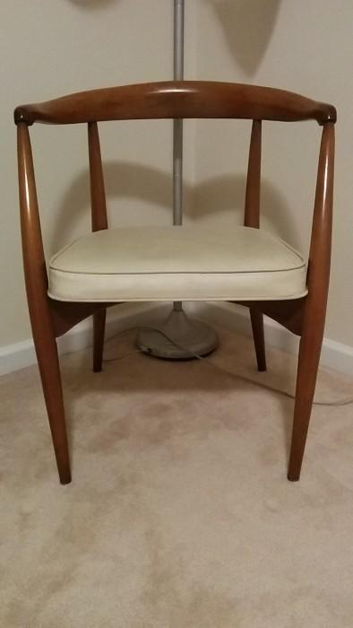 Wonderful and pristine mid-century chair, made by the Nemschoff Chair Co, of Sheboygan, WI