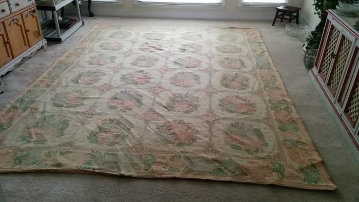 Unobstructed of the 9' x 12' pastel chain stitch rug