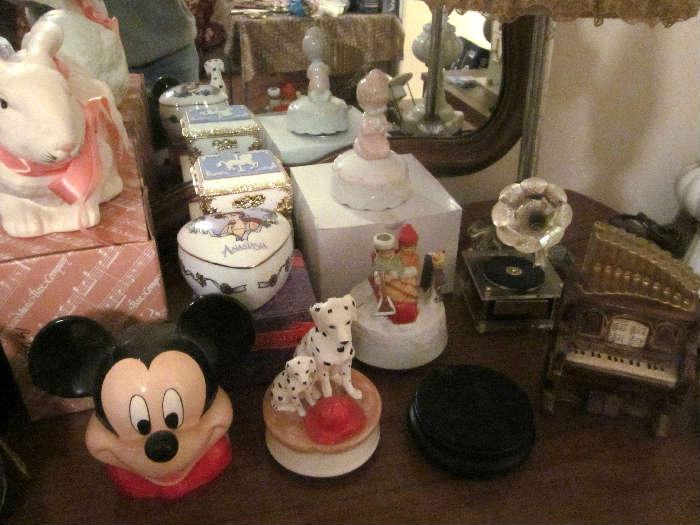 Music boxes, many new