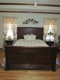 Queen sleigh bed