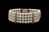 LOT 32: A LADY'S 14 KARAT GOLD, PEARL, AND DIAMOND BRACELET