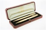 LOT 41: A CARTIER 18 KARAT GOLD PEN AND PENCIL SET