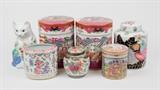LOT 144: SEVEN DECORATIVE CHINESE EXPORT STYLE PORCELAIN ARTICLES
