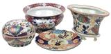 LOT 150: FOUR DECORATIVE IMARI STYLE PORCELAIN ARTICLES