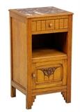 LOT 234: AN ARTS & CRAFTS STYLE OAK BEDSIDE CABINET