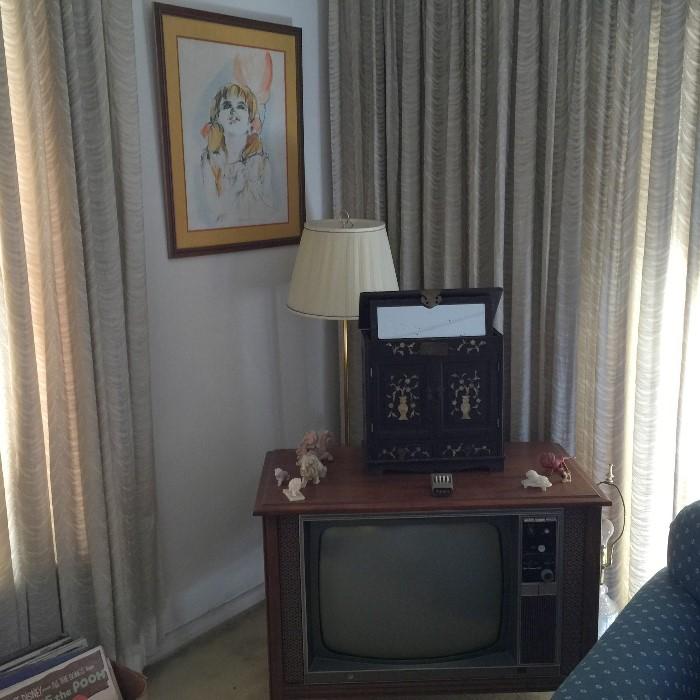 1960's Space Commander 400 TV with remote. Floor lamp.