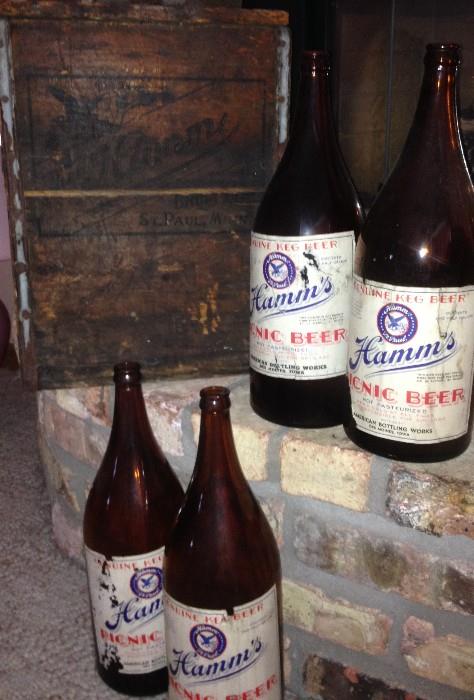 Hamm's Crate and Bottles