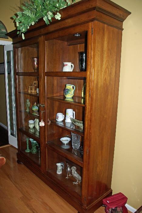 Henredon, leaded glass, lighted display cabinet