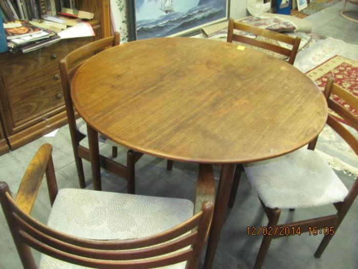 Wooden Kitchen Table w/ 4 Chairs