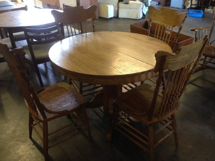 Antique Round Dining Table w/ Leather Seat Chairs