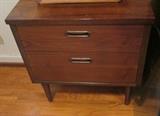 2-drawer nightstand