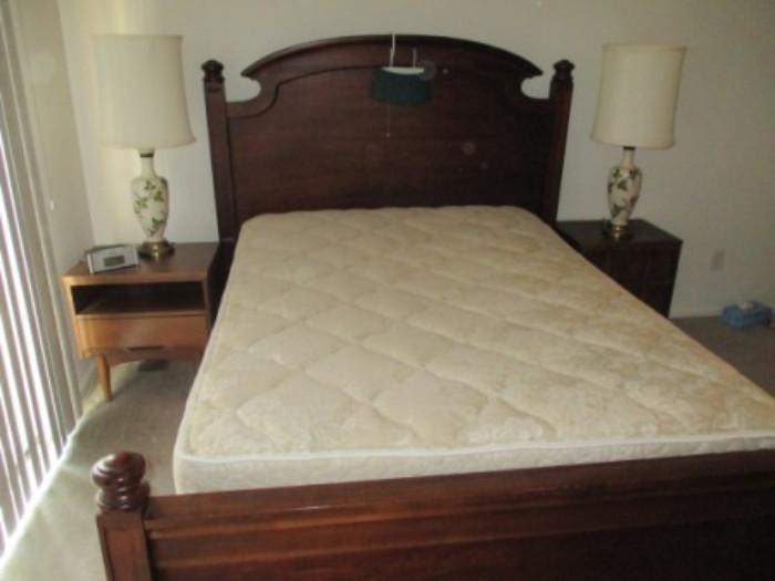 QUEEN SIZE BED & FRAME