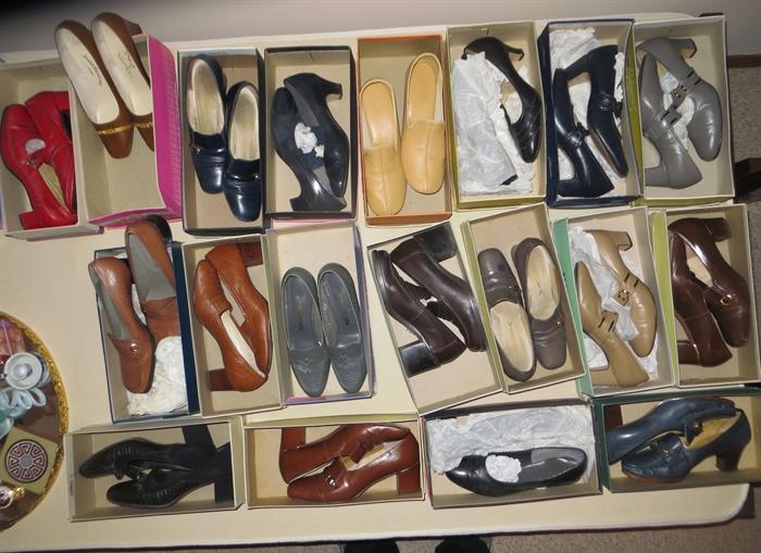Several pairs of vintage and new shoes