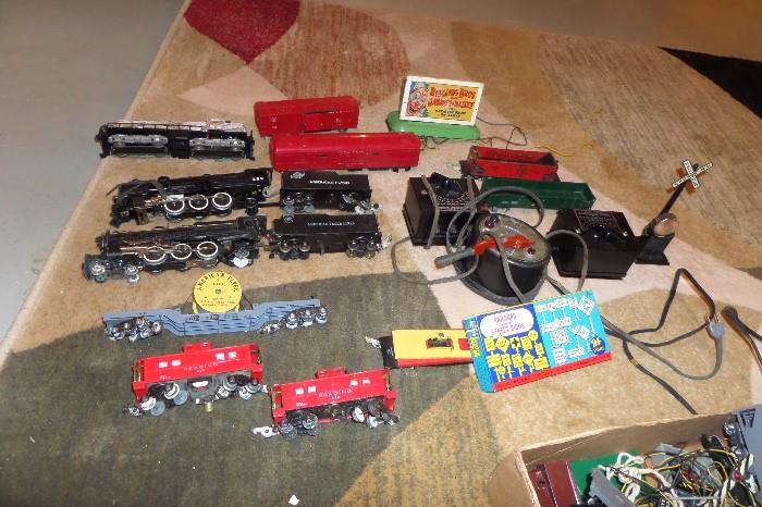 VINTAGE AMERICAN FLYER TRAINS AND ACCESSORIES- SOLD AS A LOT