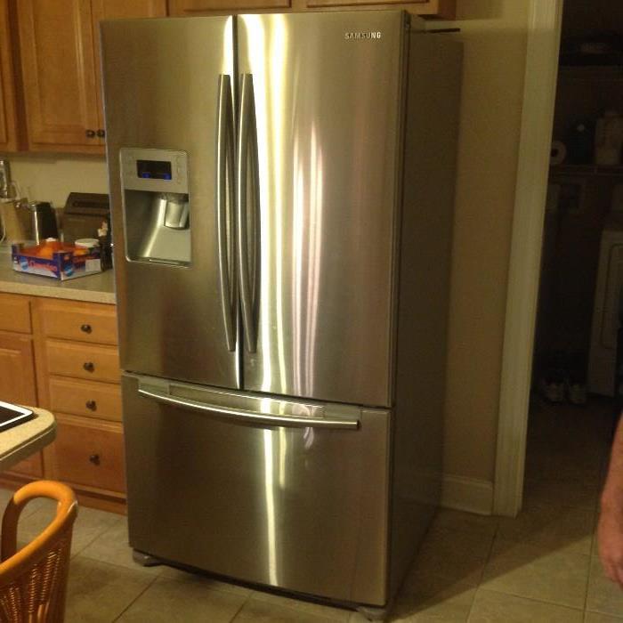 Samsung Stainless Steel 26 cu ft refrigerator - Purchased May 2011 - good condition $ 800.00
