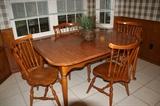 Ethan Allen Table with extra leaf & 5 Chairs