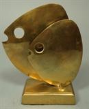 Lot 61:  Small Brass Fish Heads Table Sculpture. Modernist form of two fish. Not marked.: Dimensions:  H: 6 inches: W: 5 inches: D: 2 inches --- US Shipping charge: $20
