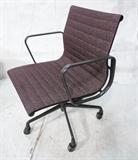 Lot 898:  HERMAN MILLER Aluminum Group Low Back Desk Office Chair. Enamel  finished arms & frame. : Dimensions:  H: 33 inches: W: 23 inches: D: 24 inches --- 