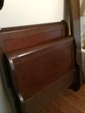                         Twin sleigh bed