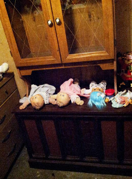cabbage patch dolls, cabinet stero 