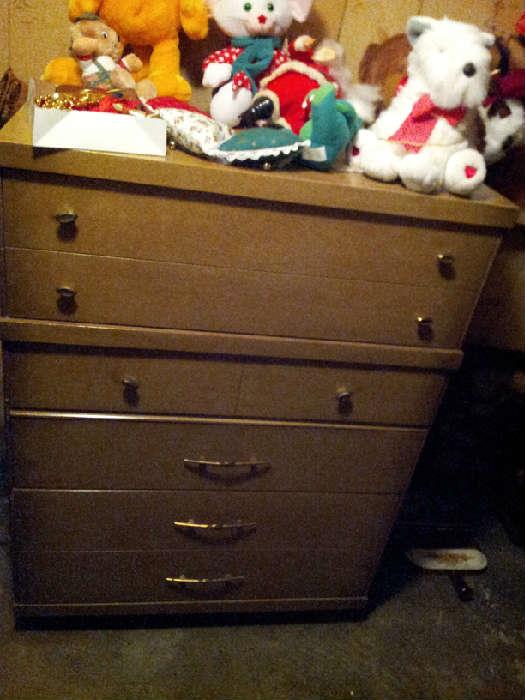 chest of drawers, stuffed animals