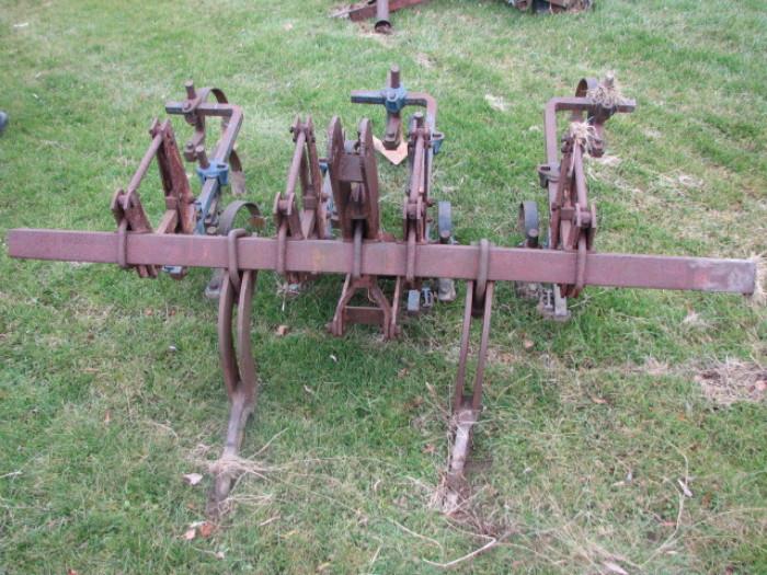 International Fast Hitch 2 Row Cultivator 