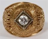 Lot#148, N. Y. YANKEES, CHAMPIONSHIP RING, 14KT YELLOW GOLD, 1961, SIZE 11.5, SALESMAN SAMPLE.Salesman sample of the 1961 New York Yankees World Champions ring by Balfour, 14kt yellow gold, featuring a round diamond at the center. Measuring approximately 30.1 grams, size 11.5.