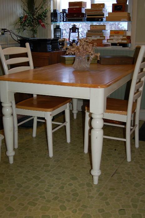 Kitchen table and 2 chairs