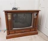 Magnavox TV 36x19x29 not tested.