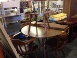 Great Condition. Round Dining Table w/ 5 Matching Chairs