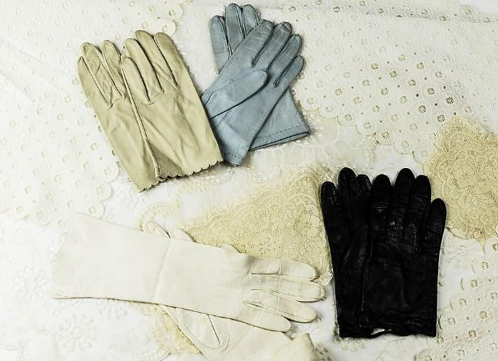 Vintage women's gloves'